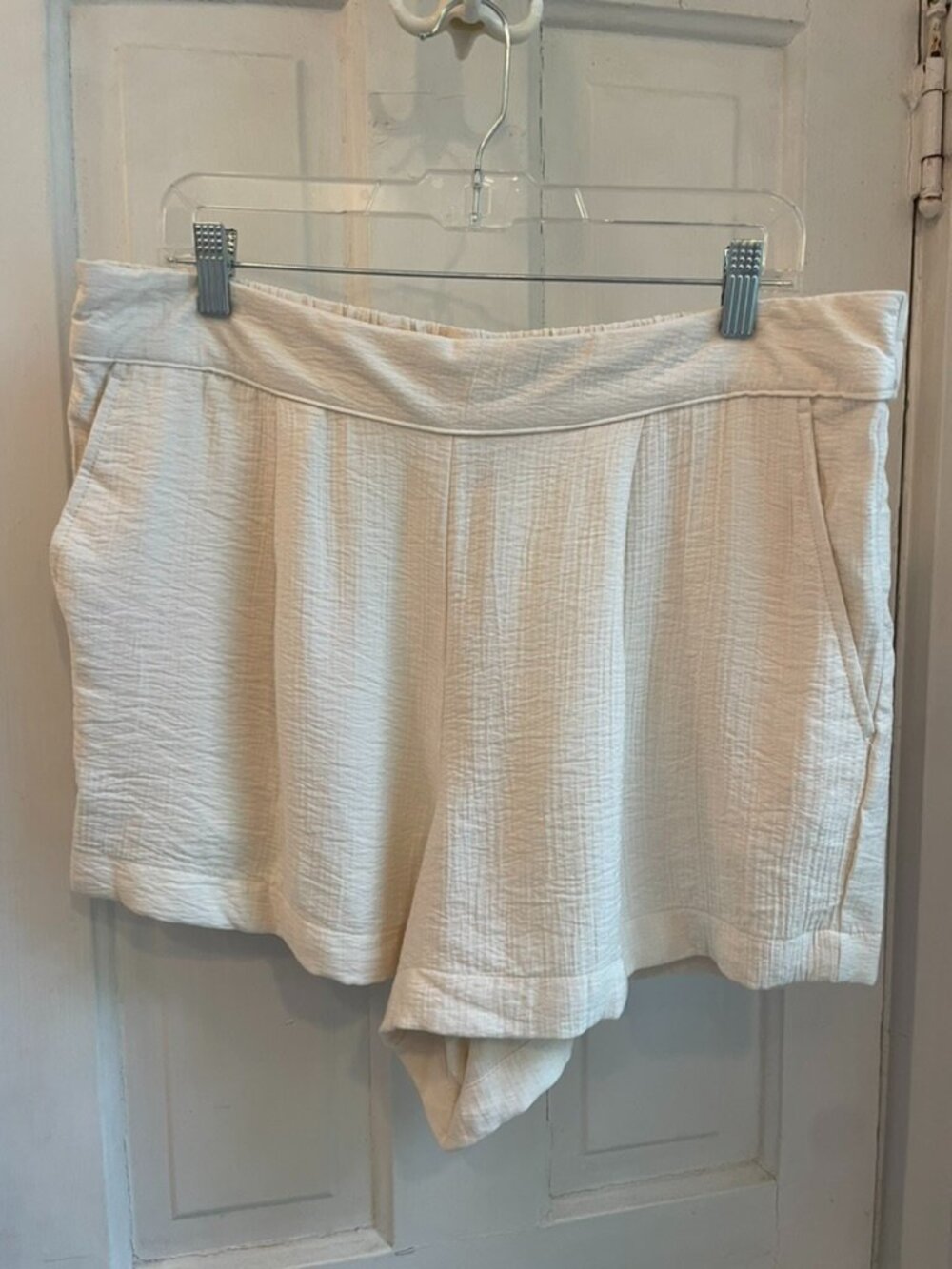 A New Day White Textured High Rise Shorts - Size Large, New Without Tags